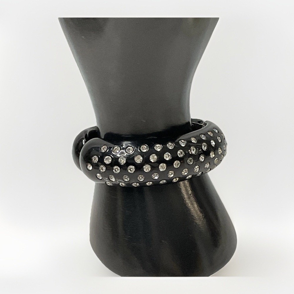 Vintage Lucite and rhinestone Weiss clamper bangle Black size 6-6.25
